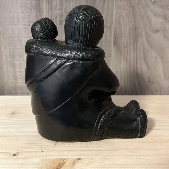 Vintage A WOLF  ORIGINAL Mother & Child Carved Sculpture Statue Inuit - Picture 4 of 5